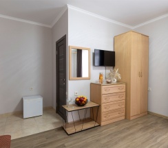 Трёхместный номер "Стандарт" с балконом в Ростов