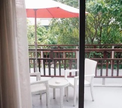 Четырёхместный семейный номер Sapphire с видом на город в The AGATE Pattaya Boutique Resort