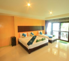Трёхместный номер Standard в Tharathip Resort