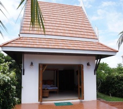 Трёхместная вилла Deluxe с 4 комнатами в VIP Chain Resort Pool Villa