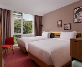 Семейный номер с межкомнатной дверью в Hampton by Hilton Moscow Rogozhsky Val