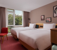 Семейный номер с межкомнатной дверью в Hampton by Hilton Moscow Rogozhsky Val