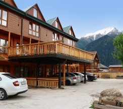 Трехкомнатный улучшенный стандарт с видом на горы | без балкона | 2 этаж в Hayat Haus