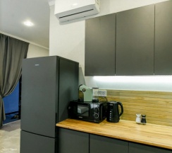 Четырёхместные апартаменты Premium с 3 комнатами с балконом и с видом на горы в Валентина