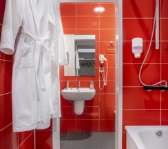 Джуниор Сюит Семейный (1 двуспальная и 2 односпальные кровати. 50м.2 с балконом на стадионе ) в People stadium stories