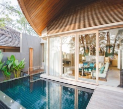 Двухместная вилла c 1 комнатой с видом на сад двуспальная кровать в Renaissance Phuket Resort & Spa