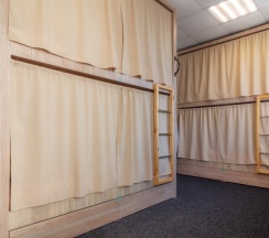 Спальное место в мужском 10 местном номере в Nice Hostel