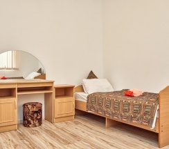 Трёхместный номер Standard с балконом и с красивым видом из окна в Ахимса