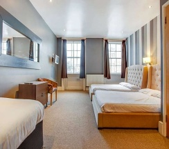 Четырёхместный номер Standard в Somerset Hotel Baker Street London