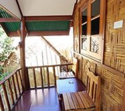 Двухместное бунгало с балконом (двуспальная кровать) в Phi Phi Jungle Hill Bungalow