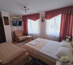 4-местный номер комфорт семейный в Золотой Лев