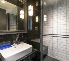Двухместный номер Premium с балконом двуспальная кровать в Apartelle Jatujak Hotel