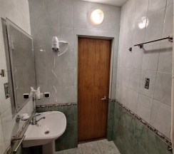 УЮТНЫЙ 11 ТРЕХМЕСТНЫЙ НОМЕР С ДВУСПАЛЬНОЙ КРОВАТЬЮ, ОДНОМЕСТНЫМ ДИВАН НА 3 ЭТАЖЕ в Цитрус