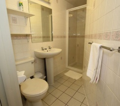 Трёхместный номер Standard односпальная кровать в The Ridgemount Hotel