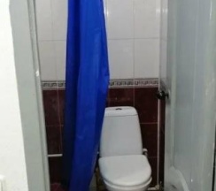 Кровать в 8-местном общем мужском номере (общие удобства) в Вежливый лось