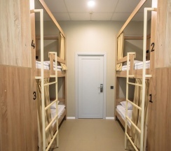 Кровать в 4-местном общем женском номере в Pillow Hostel