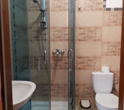 Улучшенный четырёхместный номер  с балконом в Maziiz hotel Zelenogradsk