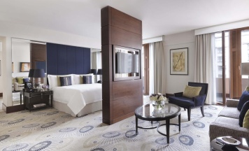 Номер Люкс Four Seasons Кинг в Four Seasons Hotel Moscow