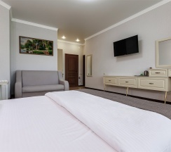 Полулюкс с диваном и лоджией 2 этаж (3) в Береза