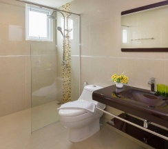 Вилла с 4 комнатами с балконом в Tropicana Pool Villa
