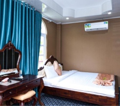 Двухместный номер Standard с видом на озеро двуспальная кровать в Mui Ne Alena Bungalow Hotel