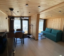 Четырёхместный коттедж Superior c 1 комнатой в Снежный Барс