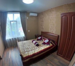 Трёхместный номер Standard с видом на внутренний двор в Ласточкино гнездо