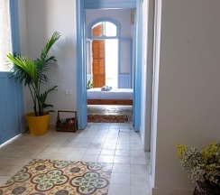 Люкс с балконом в Old Jaffa Hostel