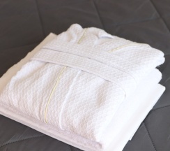 Двухместный семейный люкс с балконом и с красивым видом из окна двуспальная кровать в Вилла Абхазия