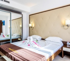 Двухместный номер Premium c 1 комнатой с балконом двуспальная кровать в Prestige Hotel and Aquapark