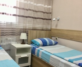 Номер полулюкс с 2 односпальными кроватями (с завтраком) в Домино