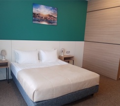 "Лидер продаж" Стандарт с одной большой двуспальной кроватью в Urban hotel