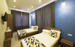 TWIN 211, 212 в Double L Hotel