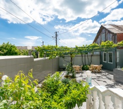 Трехместный номер стандарт с двухспальной и односпальной кроватями в Восход