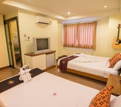 Трёхместная студия односпальная кровать в My Way Hua Hin Music Hotel