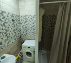 Кровать в общем номере с видом на внутренний двор в Хостел на Геологов