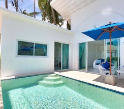 Семейный номер Standard с частичным видом на море в La Perle Luxury Boutique Hotel