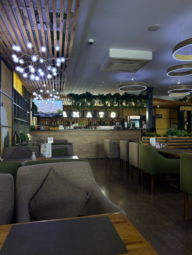 Екі томпақ қызбен жыныстық қатынас