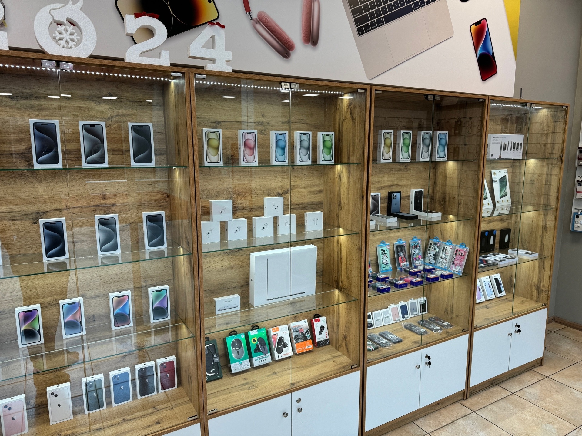 Apple Store, магазин оригинальной техники, КомсоМОЛЛ, Белинского улица, 8,  Красноярск — 2ГИС