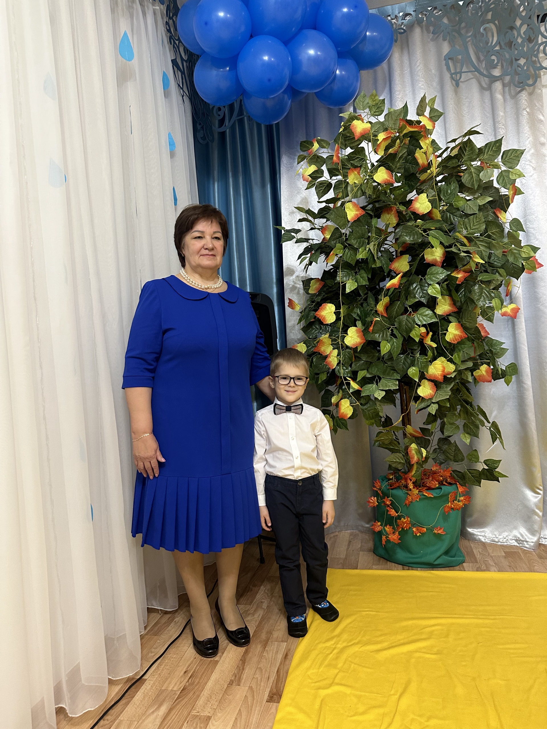 Лесбияндық секстің негізгі сәттері Кітапханадағы порно, тыныш сөйлеспе