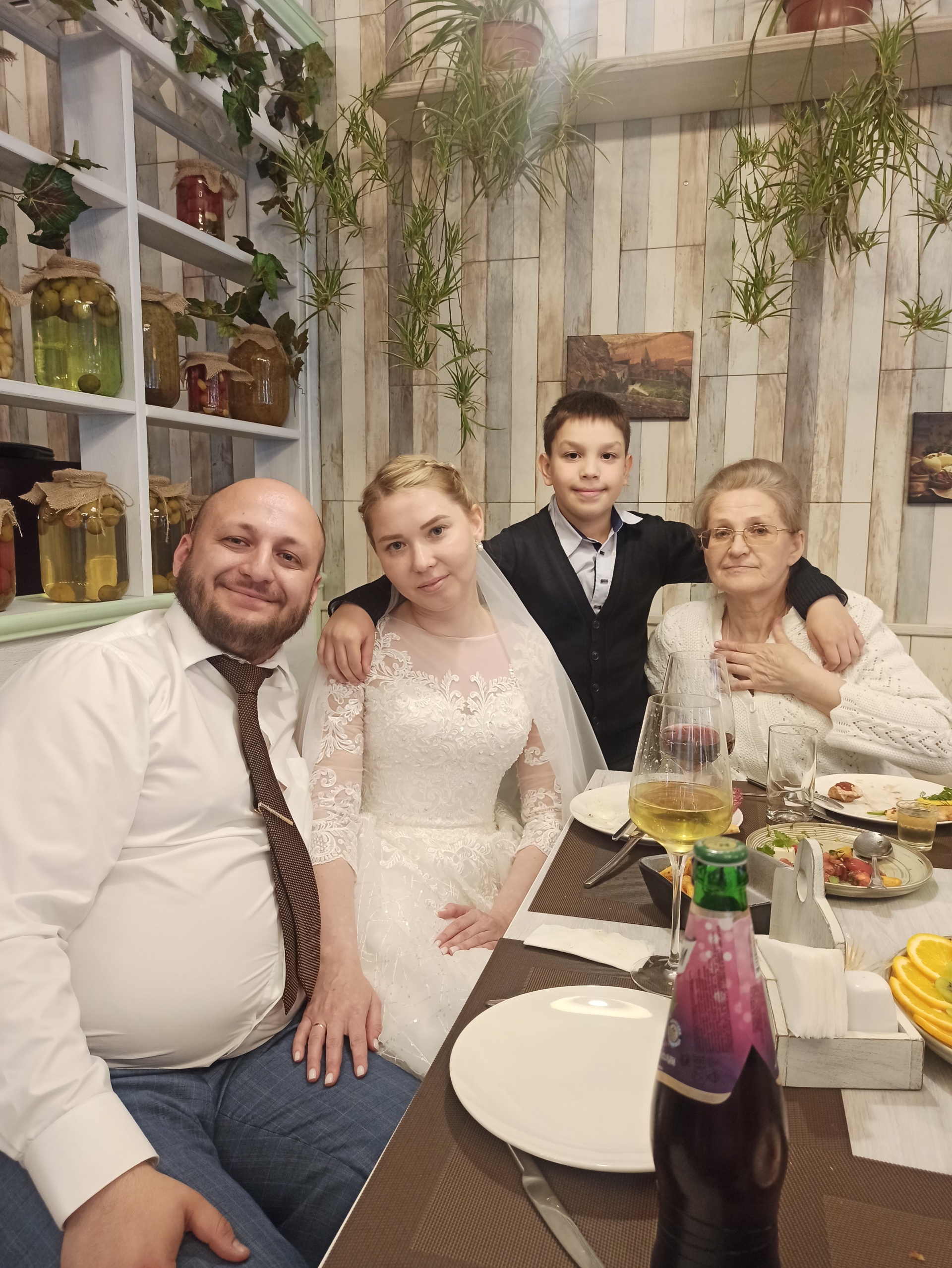 Ивлев в адлере в кафе тамада. Орел pint house на ножах. Кафе адлер. Грузинская кухня в сочи. Кафе тамада.