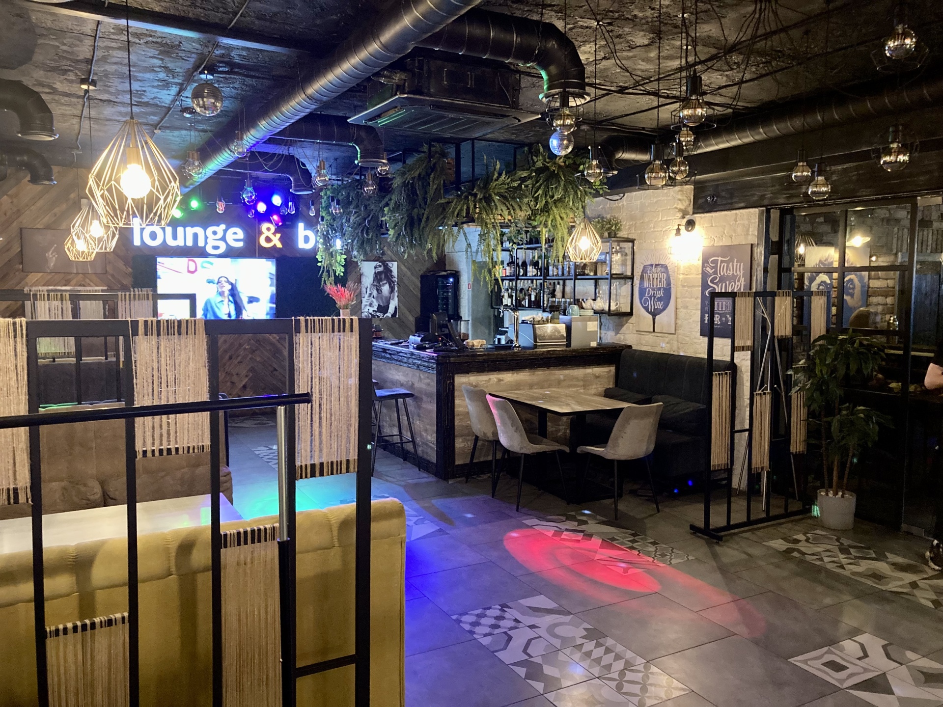 SOHO Lounge & Bar, улица Энергетиков, 4 ст1, Соликамск — 2ГИС