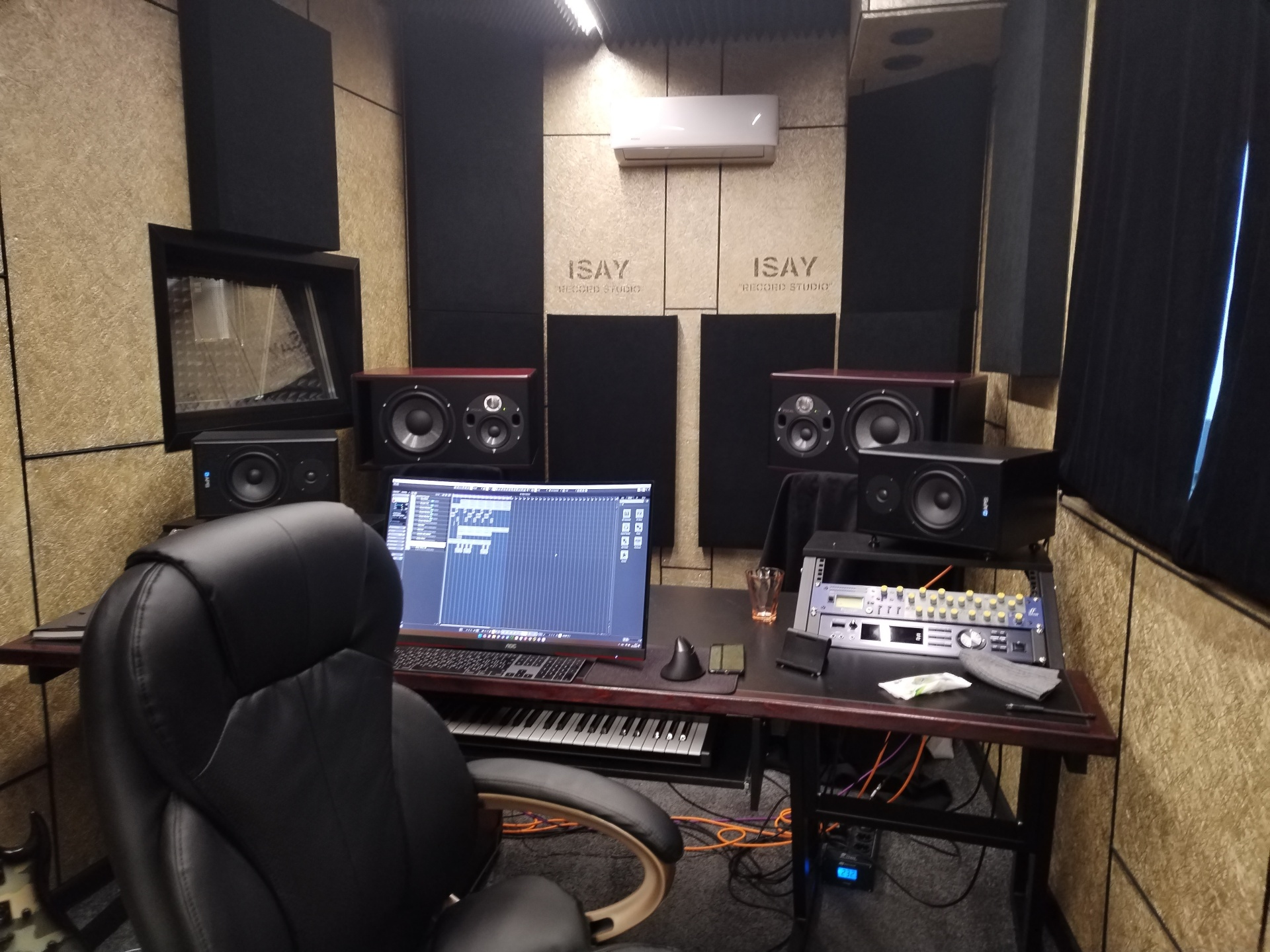 Isay Record Studio, студия звукозаписи, Центральный рынок, улица Мичурина,  12а, Новосибирск — 2ГИС