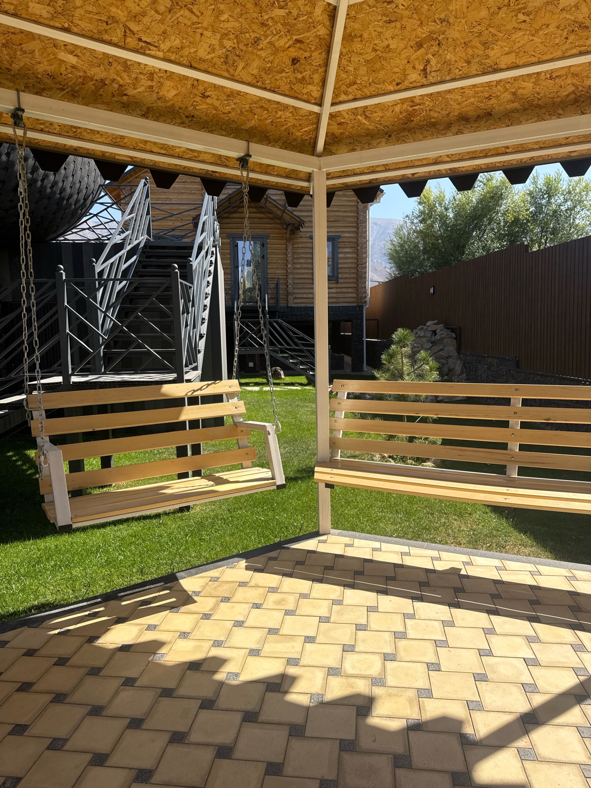 үлкен ареолалары бар салбыраған сиськи