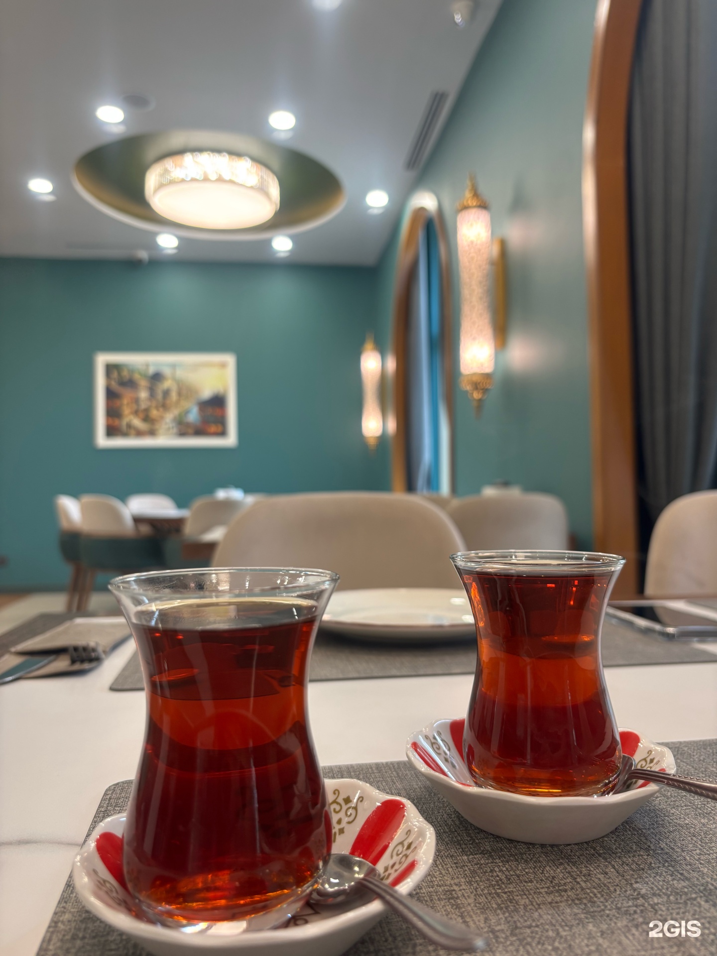 Орыс қызы өзін қуантады