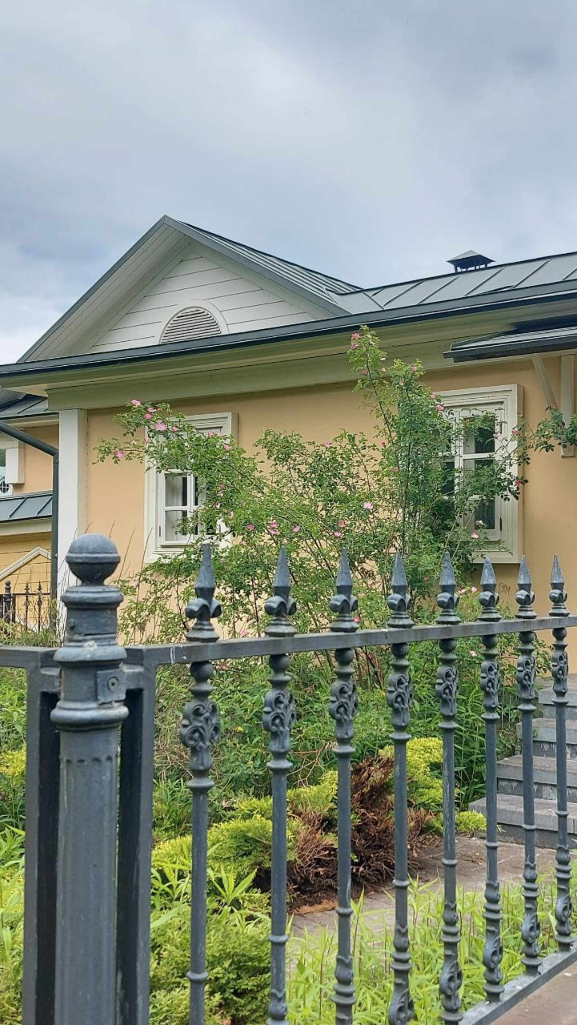 Храм Святых Первоверховных Апостолов Петра и Павла в Ясеневе,  Новоясеневский проспект, 42 к7, Москва — 2ГИС