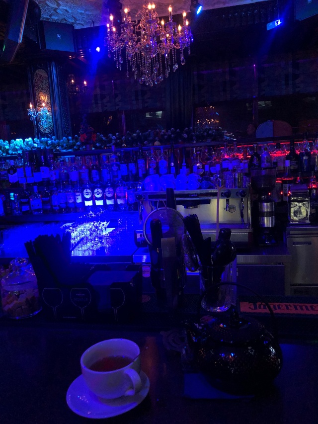 Неліктен Кармелла Бинг семірді? Элисон Фауст жалаңаш