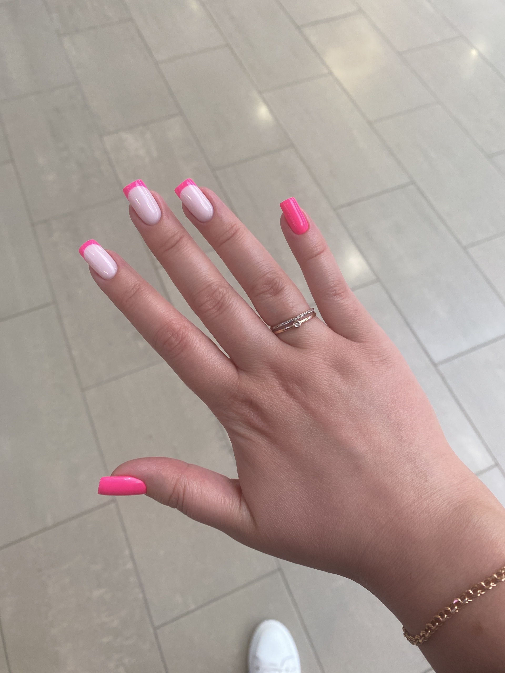 Buga nails studio, студия маникюра, Мега Омск, Архитекторов бульвар, 35,  Омск — 2ГИС