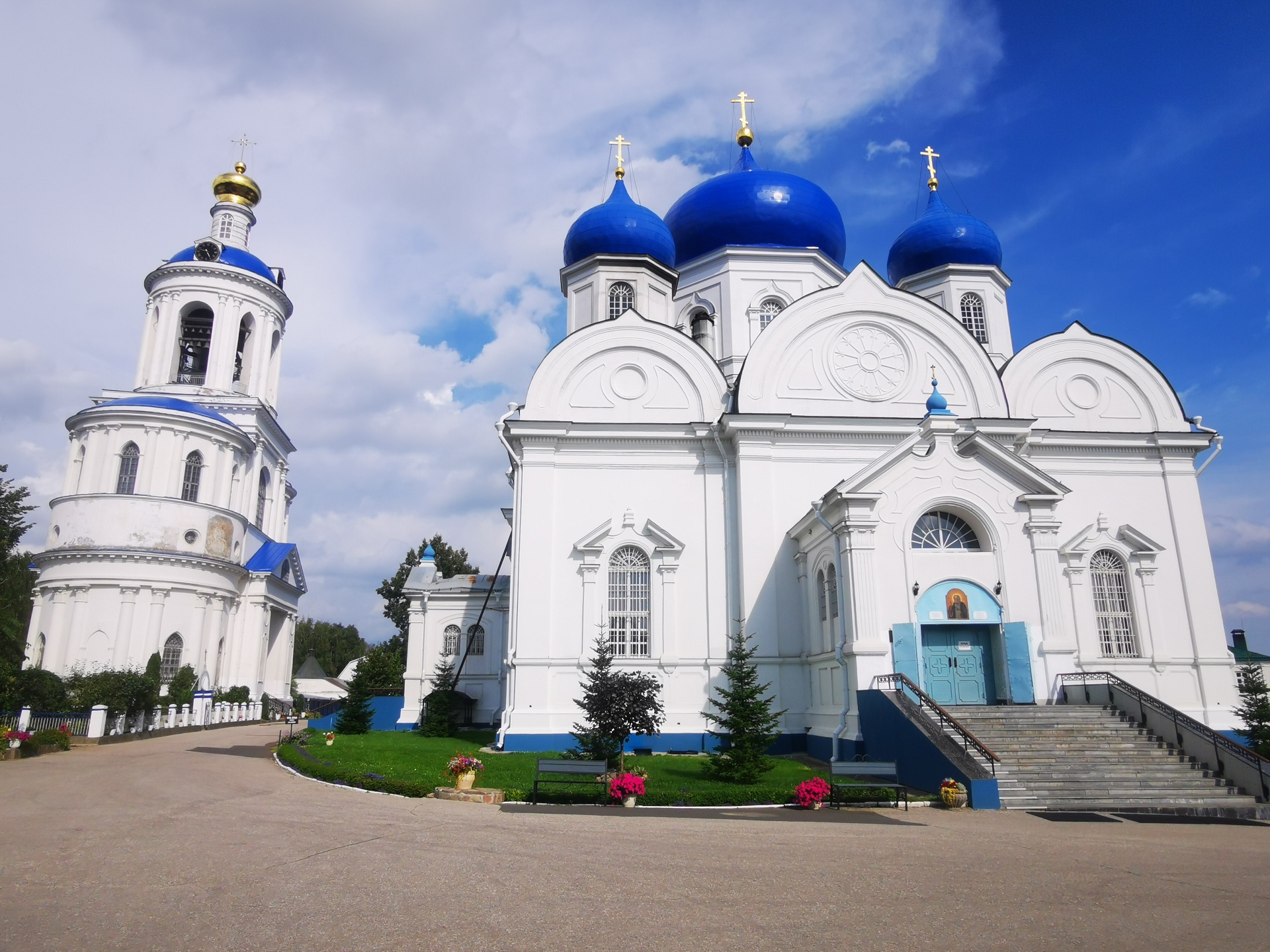 Православный Свято-Боголюбский женский монастырь, Свято-Боголюбовский  женский монастырь, улица Ленина, 51в/2, пос. Боголюбово — 2ГИС