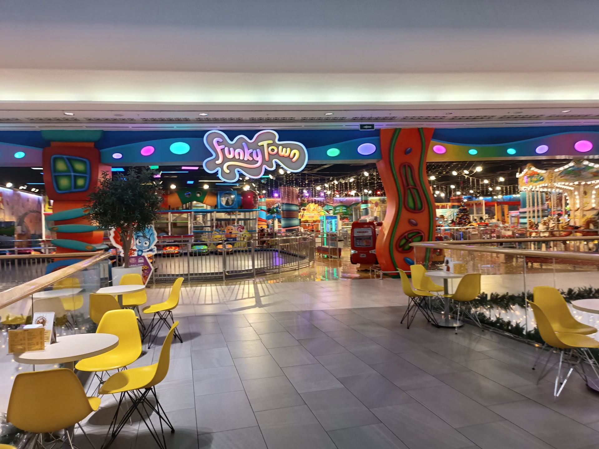 Funky Town, развлекательный парк, ТРЦ DOSTYK PLAZA, микрорайон Самал-2,  111, Алматы — 2ГИС